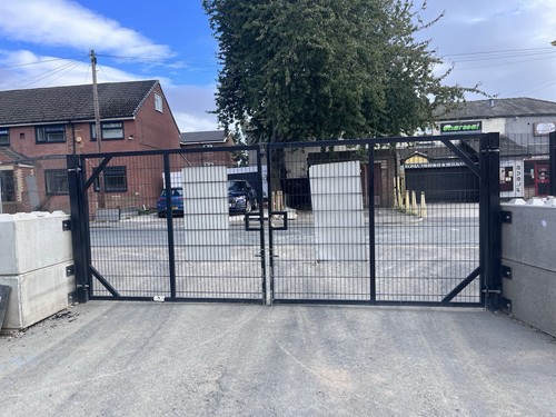 Large metal driveway site - large,