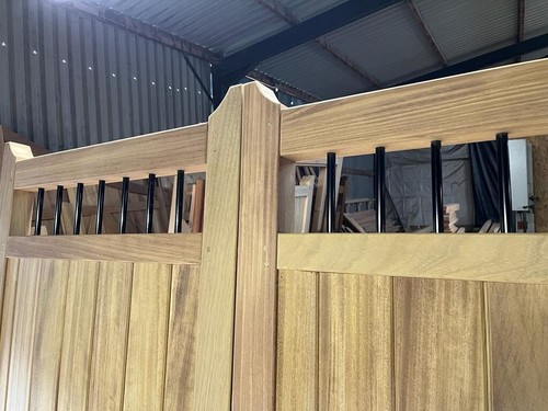 Hardwood driveway gates iroko - driveway,