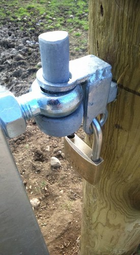 Anti theft gate - , bracket