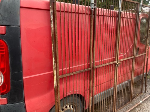 Metal rusted brown - rusted,